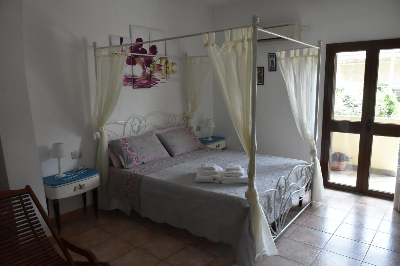 Bed And Breakfast Le Petunie Bari Sardo Exterior photo