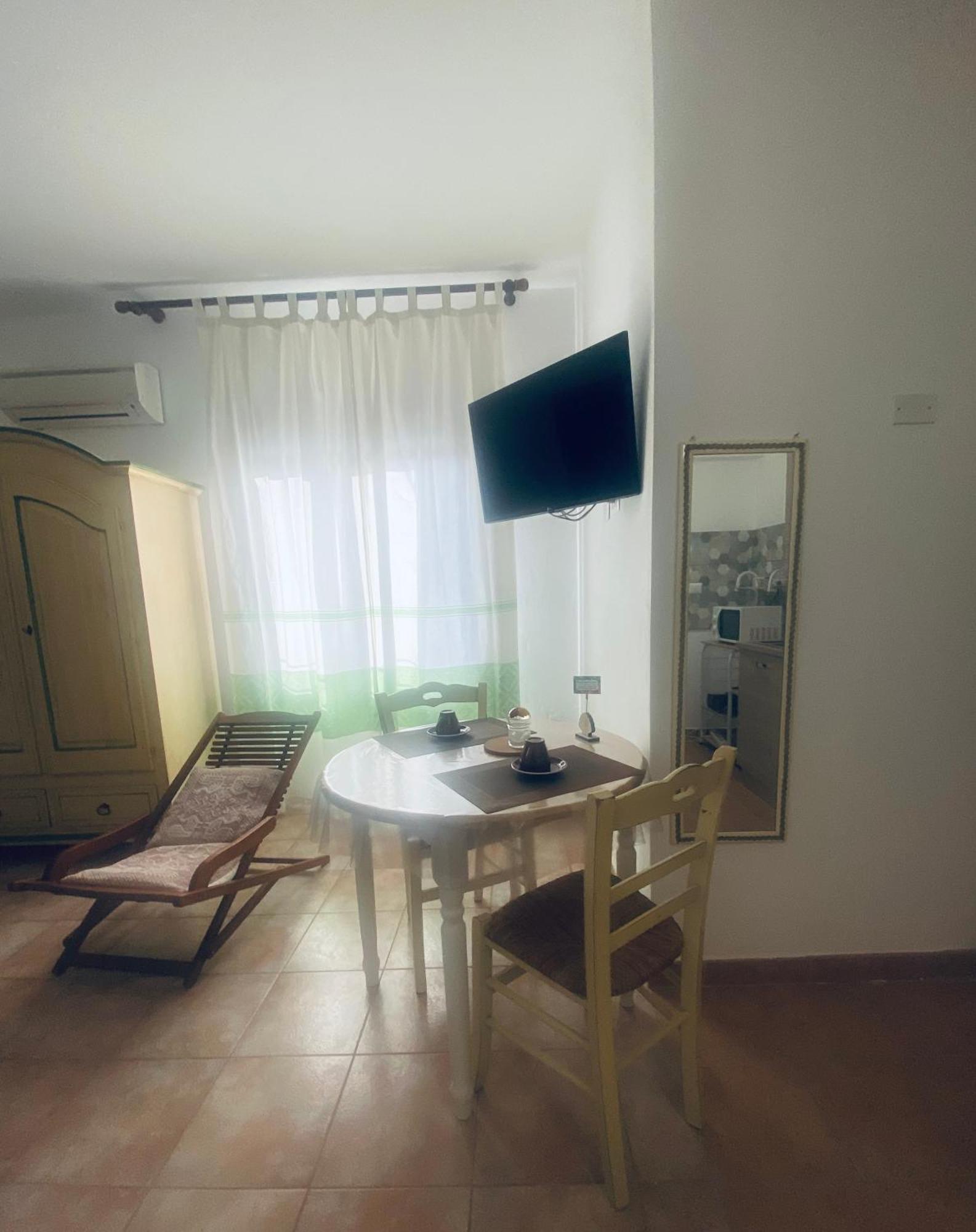 Bed And Breakfast Le Petunie Bari Sardo Exterior photo