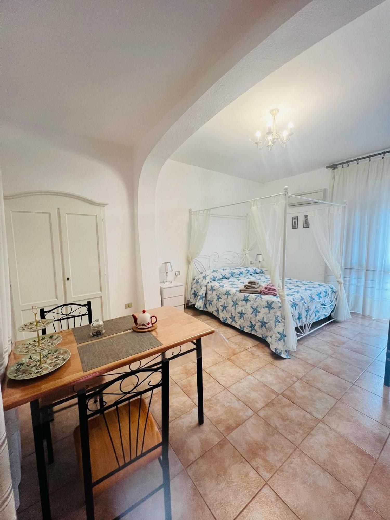 Bed And Breakfast Le Petunie Bari Sardo Exterior photo