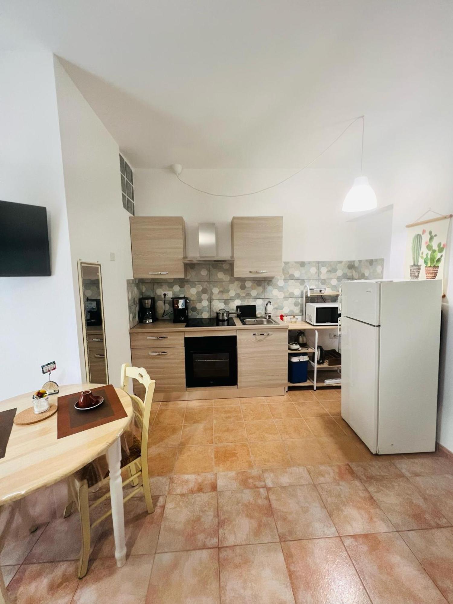 Bed And Breakfast Le Petunie Bari Sardo Exterior photo
