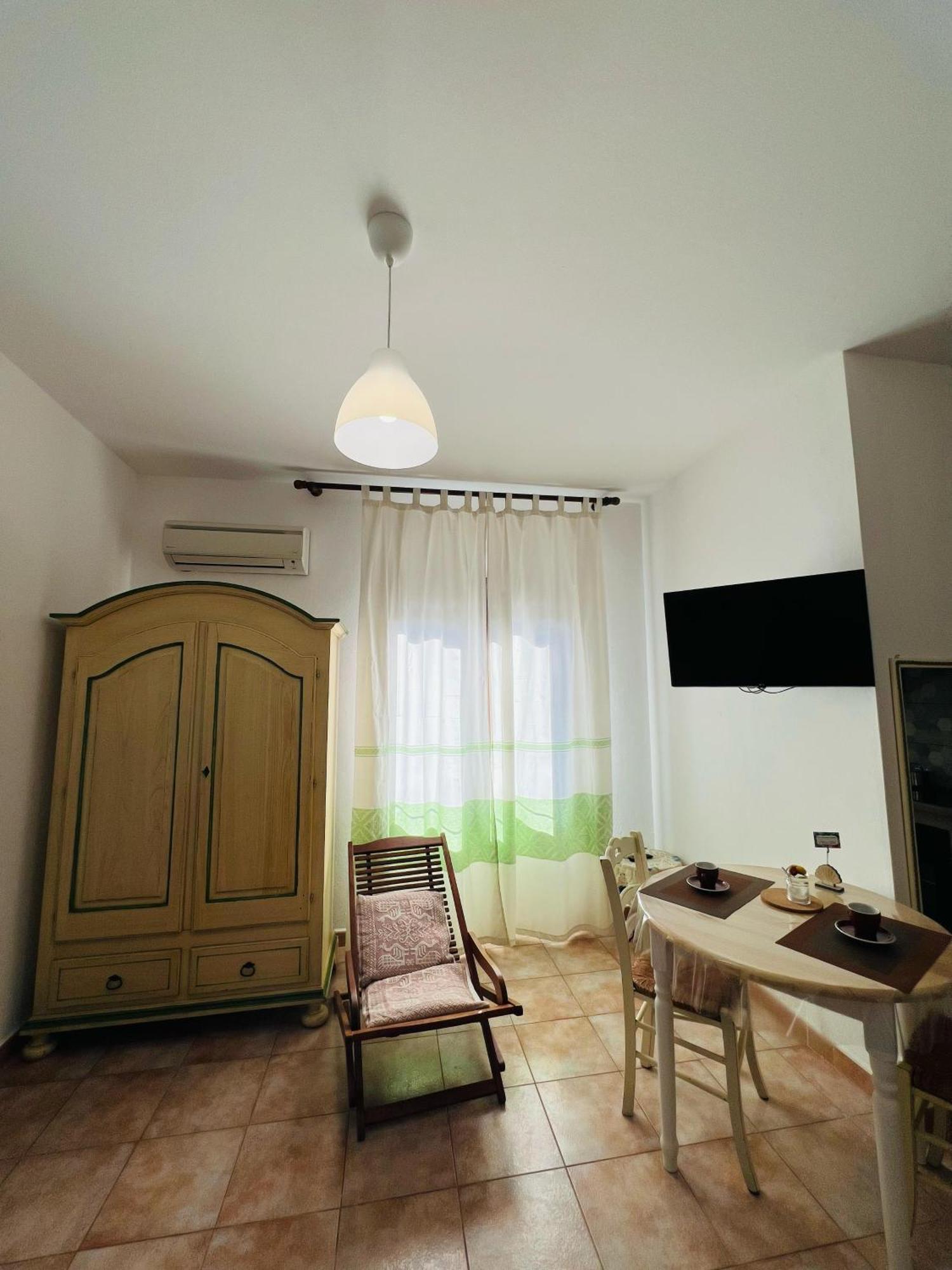 Bed And Breakfast Le Petunie Bari Sardo Exterior photo