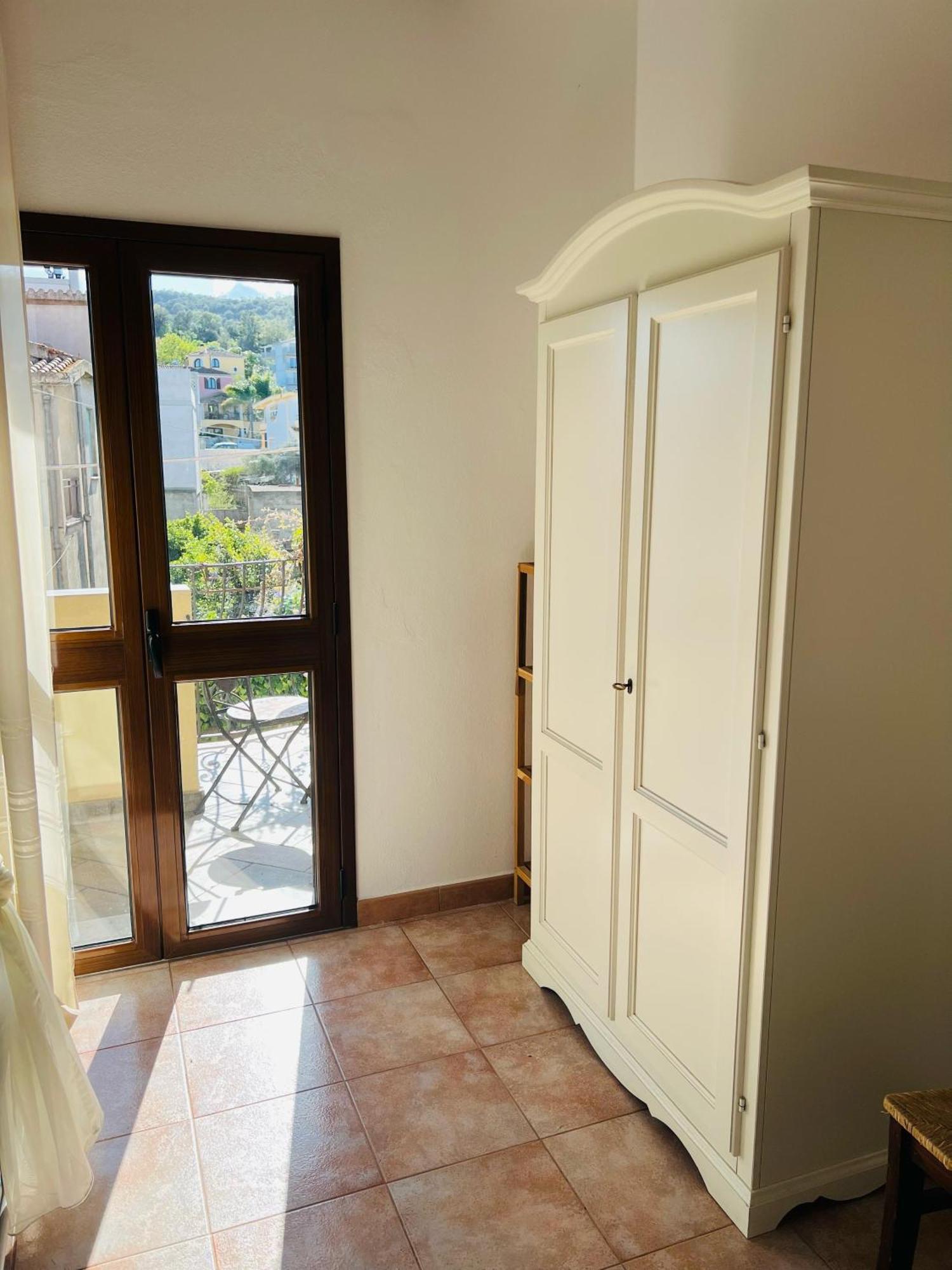 Bed And Breakfast Le Petunie Bari Sardo Exterior photo